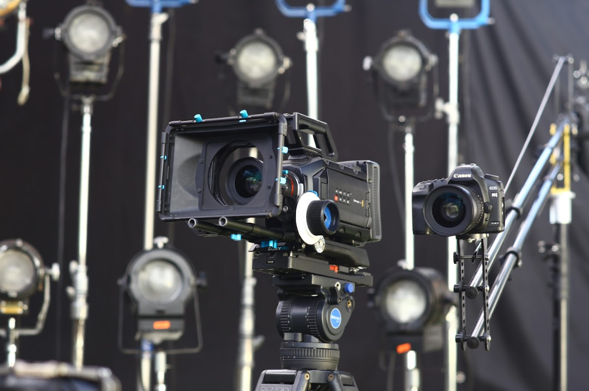 Fotografía de algunos de los equipos de iluminación y tramoya del CEC